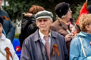 Омские перевозчики сообщили, что будут бесплатно возить в маршрутках 100-летних ветеранов ВОВ 
