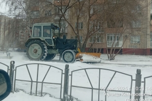 В Омске силами УДХБ ведется уборка улиц после сильнейшего снегопада