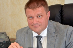 «Когда врач вместо 25-30 родов принимает в день одни, его навыки деградируют» — глава омского минздрава о причинах закрытия роддомов