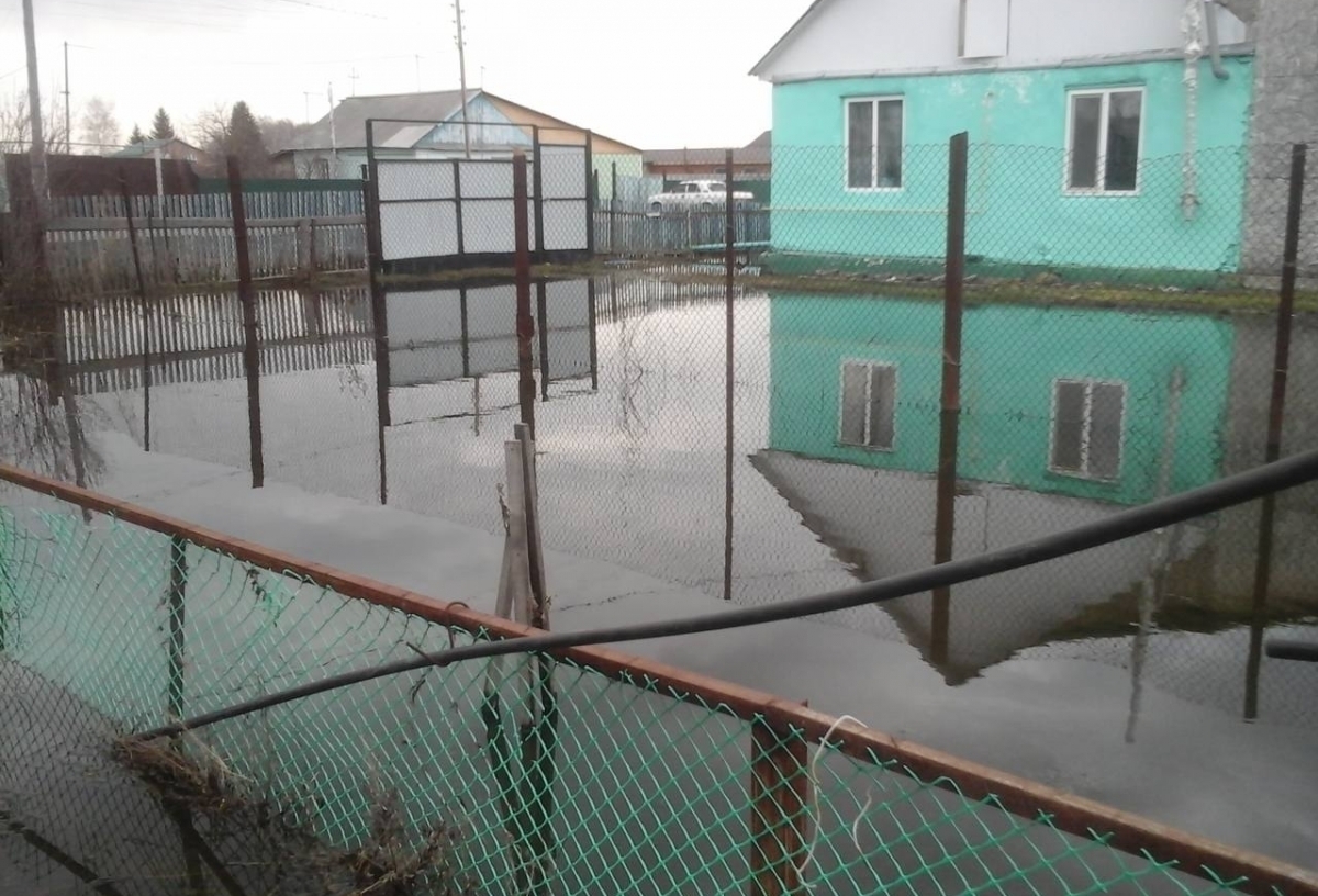 Из Усть-Ушимского района, где затопило более 300 домов, начали эвакуировать детей, женщин и пожилых (Обновлено)